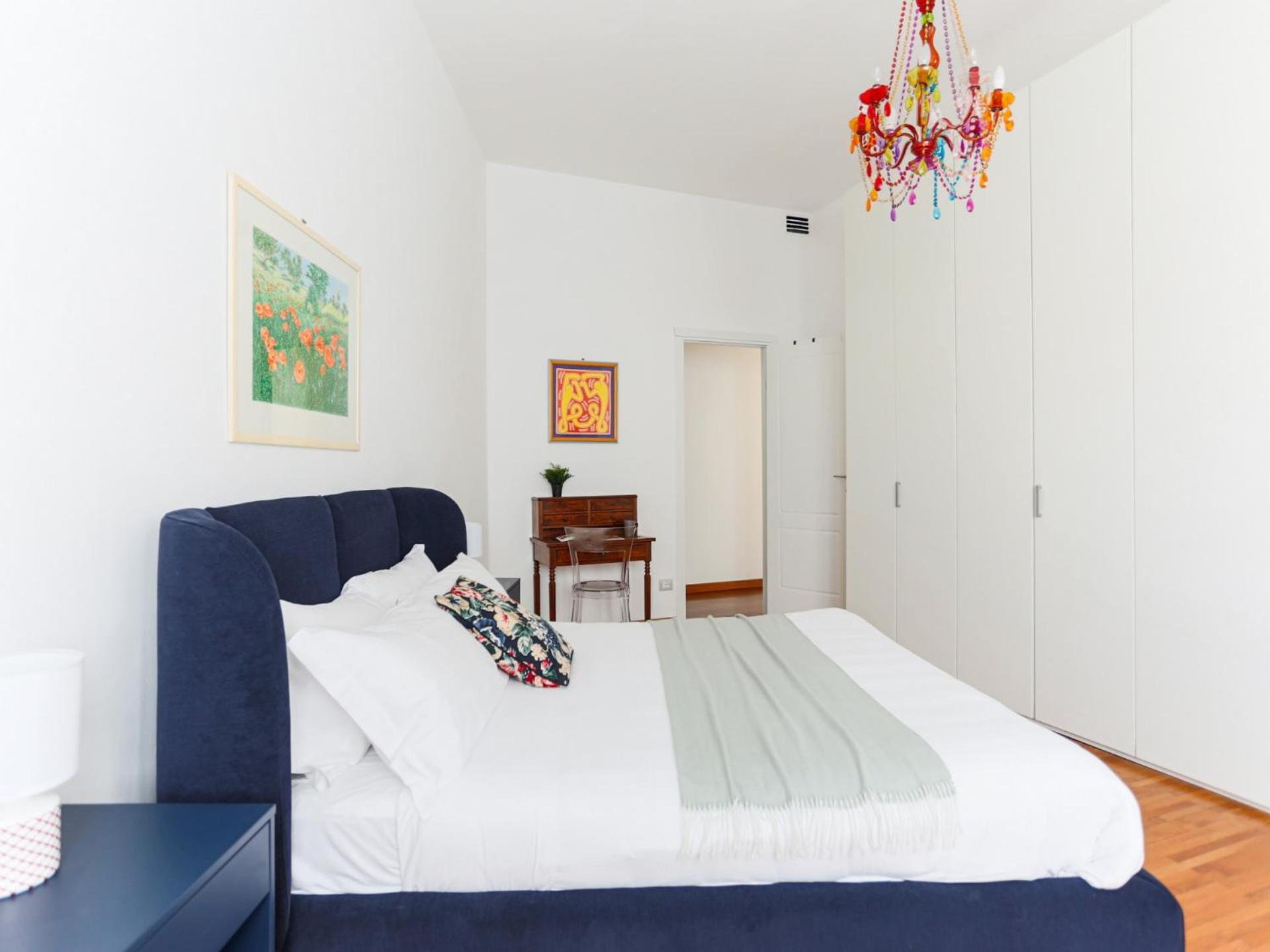 The Rent - Spacious And Renovated Multi-room In The Missori Area Apartment Milan